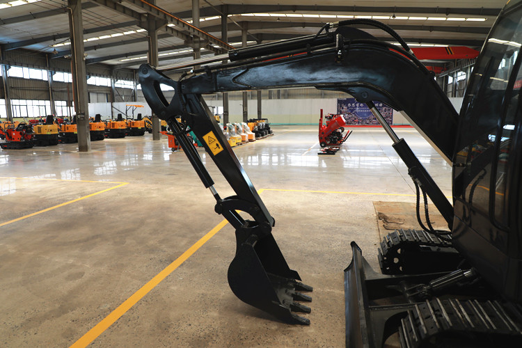 小型挖掘機(jī)使用破碎錘要注意什么？搞不好挖機(jī)報(bào)廢