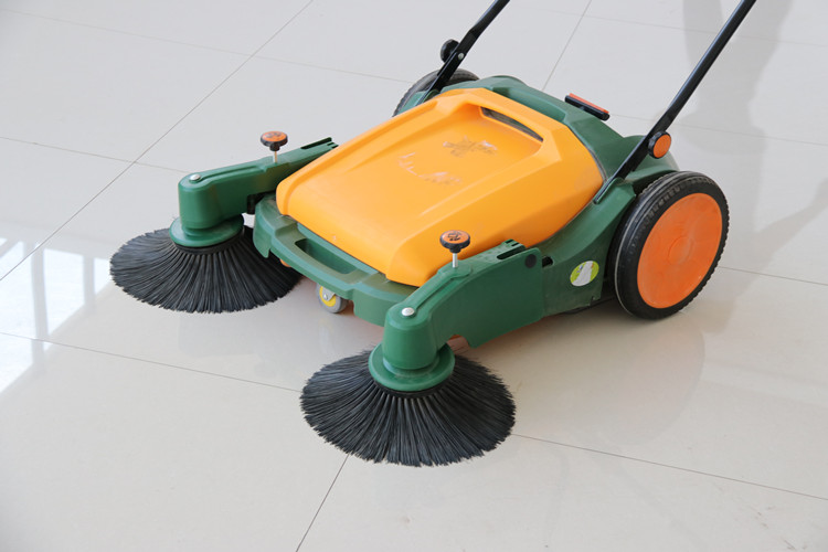 工廠地面選擇掃地機還是洗地機比較合適？